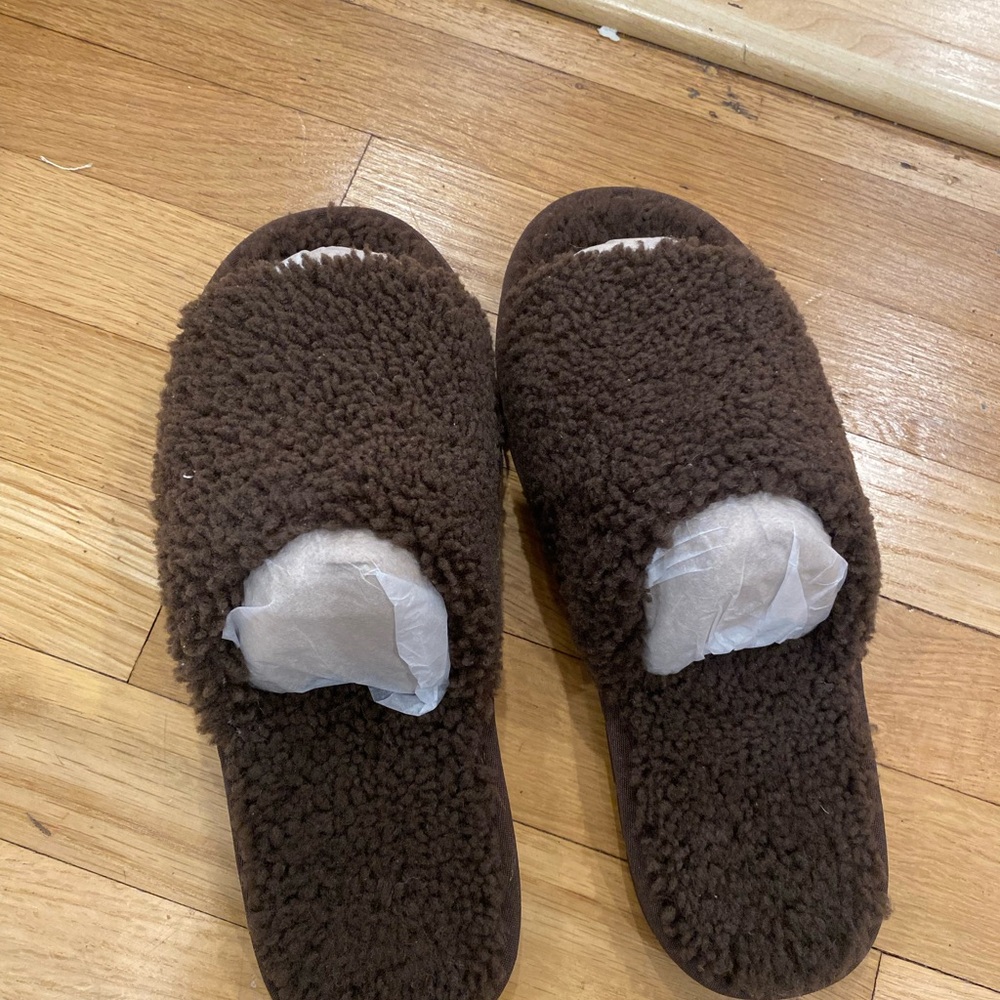 Cozy Earth Puffy Sheep Slides in Espresso-brand new